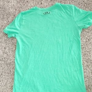Boy's under armor T shirt